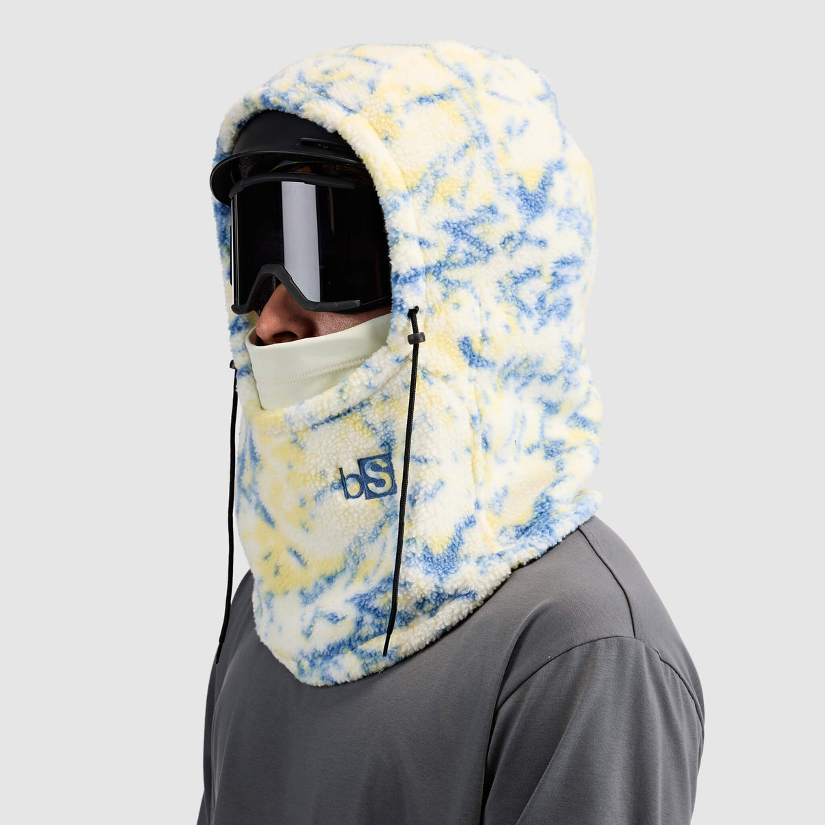BlackStrap Caldera Hood Sherpa Fleece Overhood Pulse Orion worn by a man wearing a helmet and ski goggles #color_pulse orion